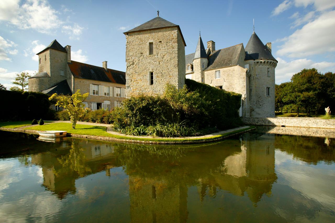 Le Château de Colombières, à quelques kilomètres de Mandeville